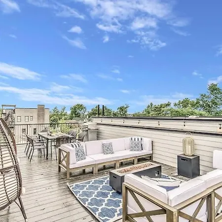 Stylish Scovel Row Close To Broadway Rooftop View